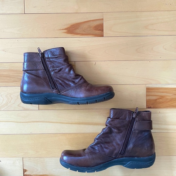 Clarks Leather Chelsea Boots - Picture 2 of 5